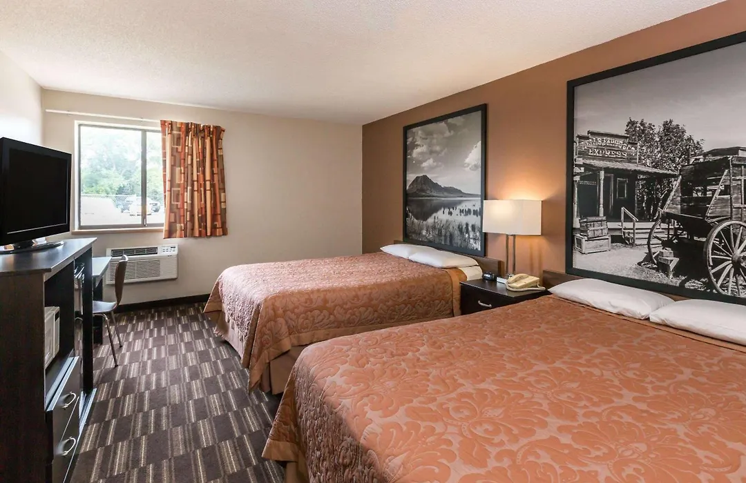 Super 8 By Wyndham Madison-1