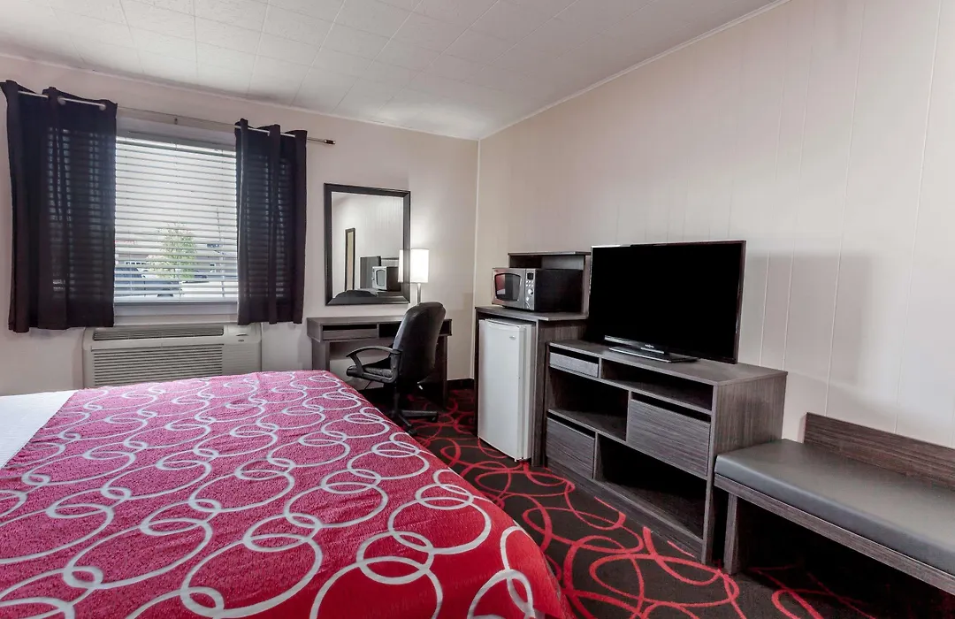 Super 8 By Wyndham Kirkland Lake-1
