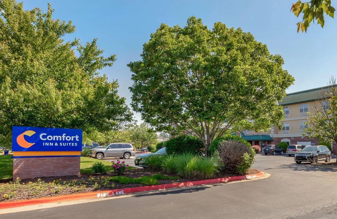 Comfort Inn & Suites Fayetteville-University Area-1