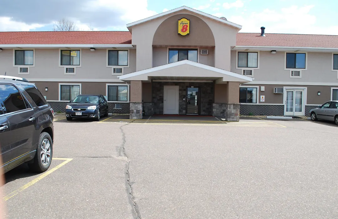Super 8 By Wyndham Eau Claire Wi-1
