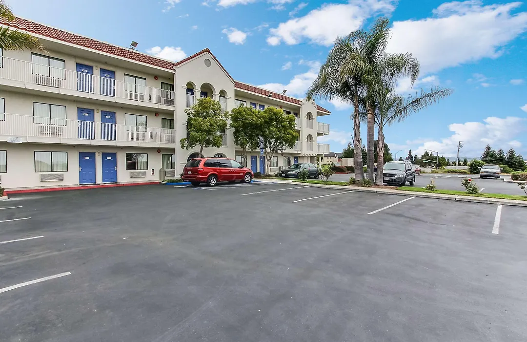 Hotel B5 -Watsonville-1