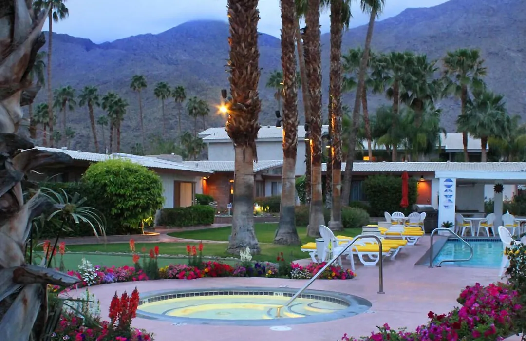 A PLACE IN THE SUN Hotel - ADULTS ONLY Big Units, 24h Heated Pool&Spa in 1 Acre Park Prime Location, DOG Friendly, TOP Midcentury Modern Boutique Hotel-1