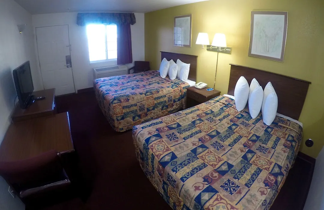 Rodeway Inn-1