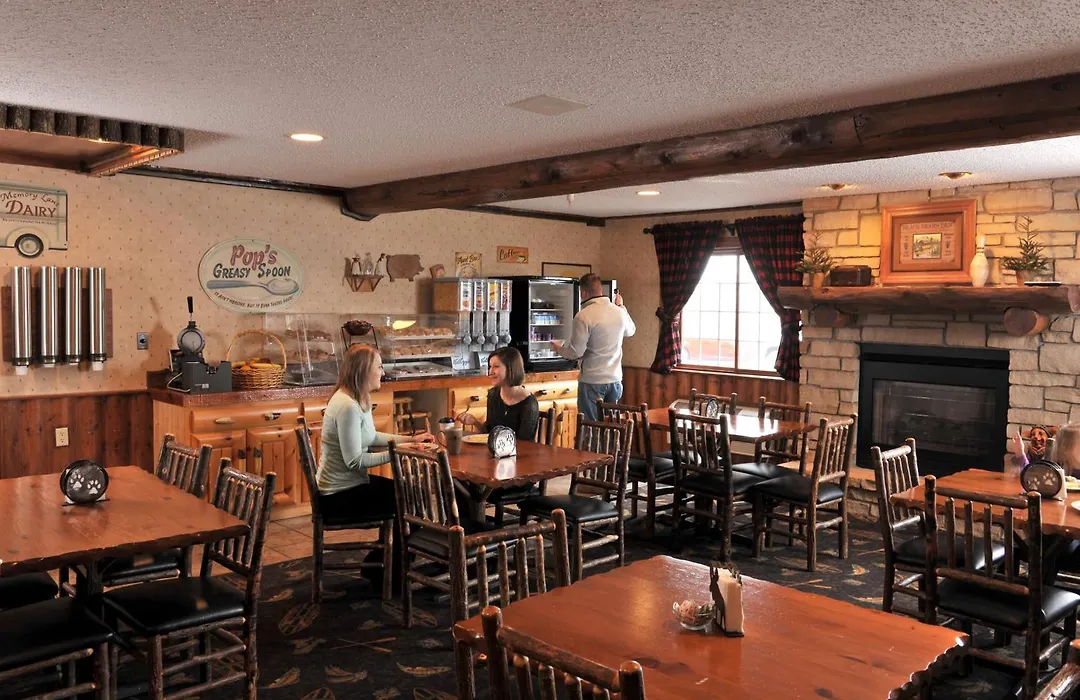Cedar Creek Hotel Wausau - Rothschild-1