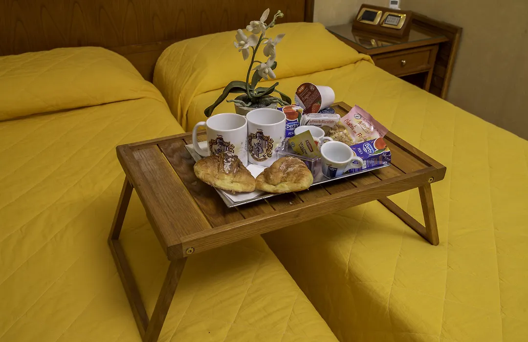 Luxury Rooms H 2000 Roma-1