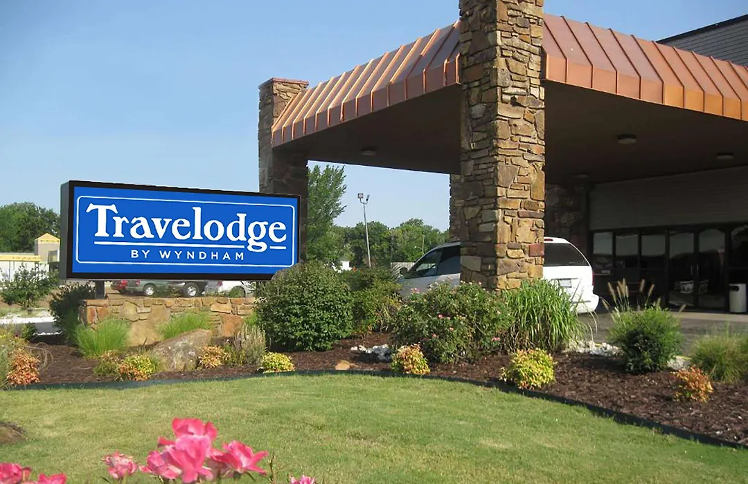 Travelodge By Wyndham Coffeyville-1