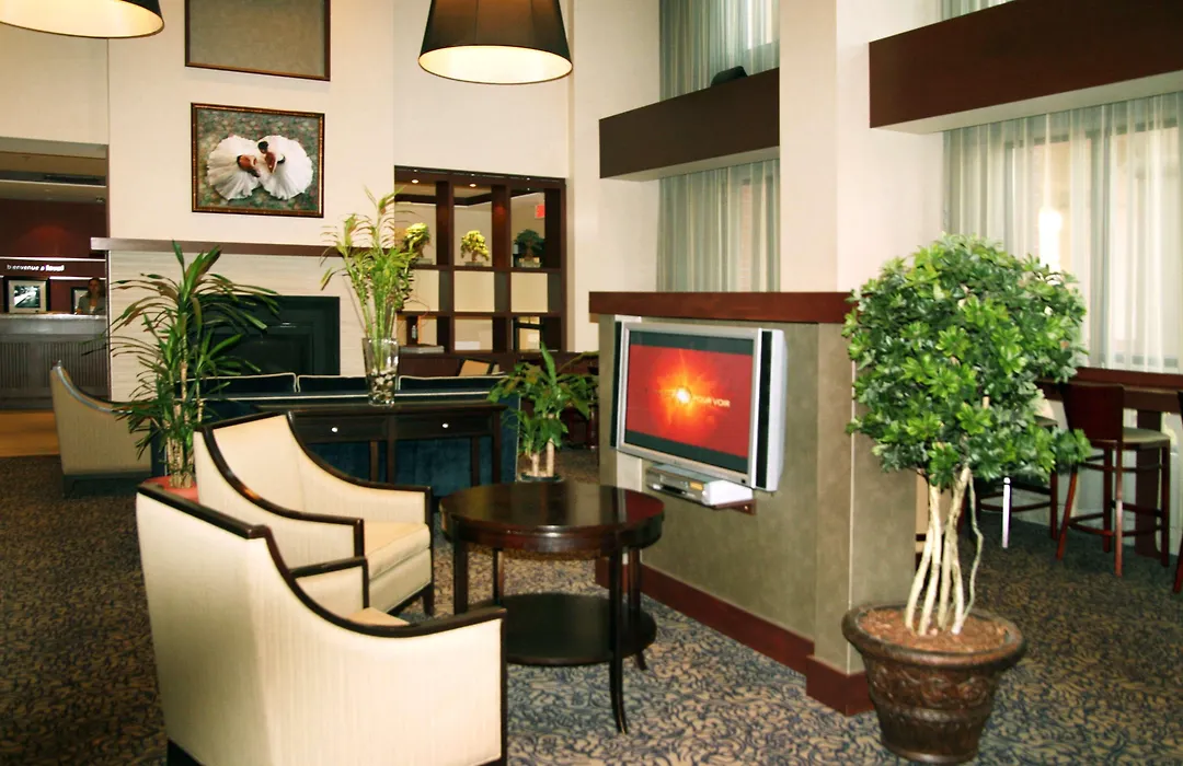 Hampton Inn & Suites Laval-1