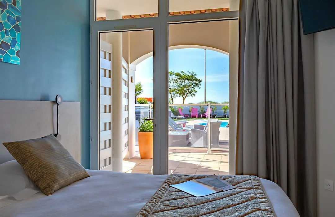Hotel Restaurant Le Grand Large - Face A La Plage - Ile De Re-1