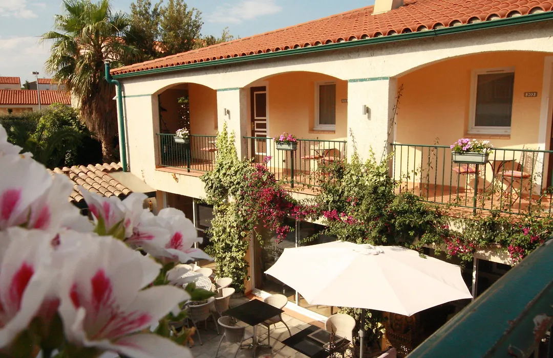 Logis Hôtel Les II Mas - Perpignan Sud-1