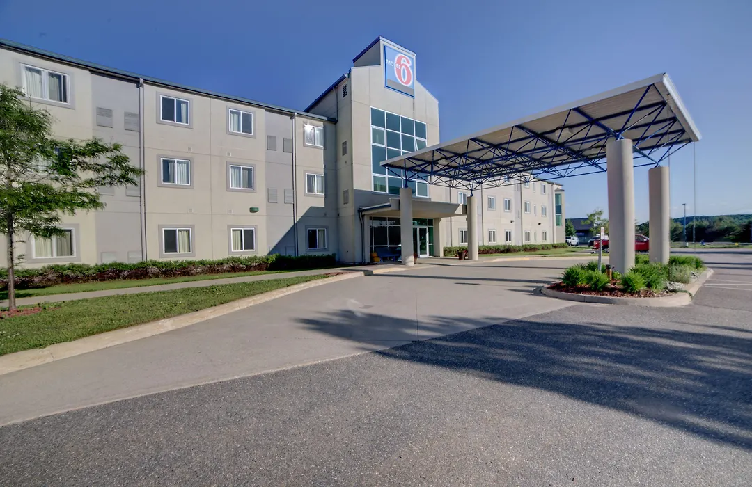 Motel 6-Huntsville, On-1