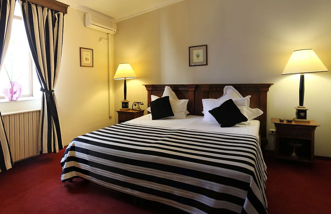 Arc De Triomphe Apartments-1