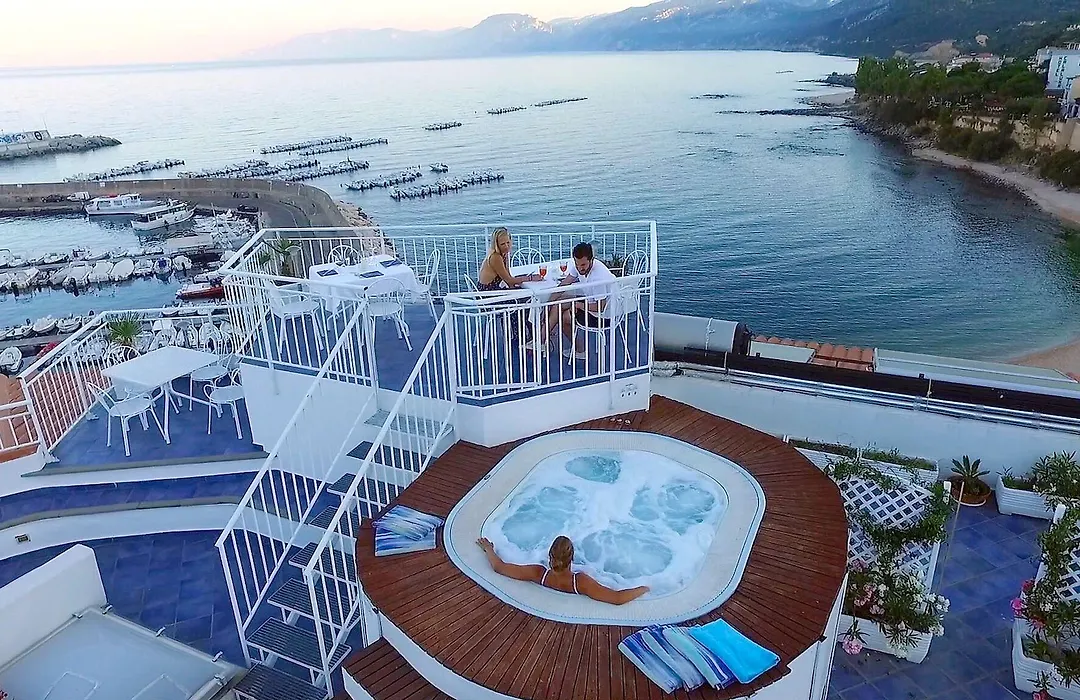 Bue Marino Hotel & Rooftop Bar-1
