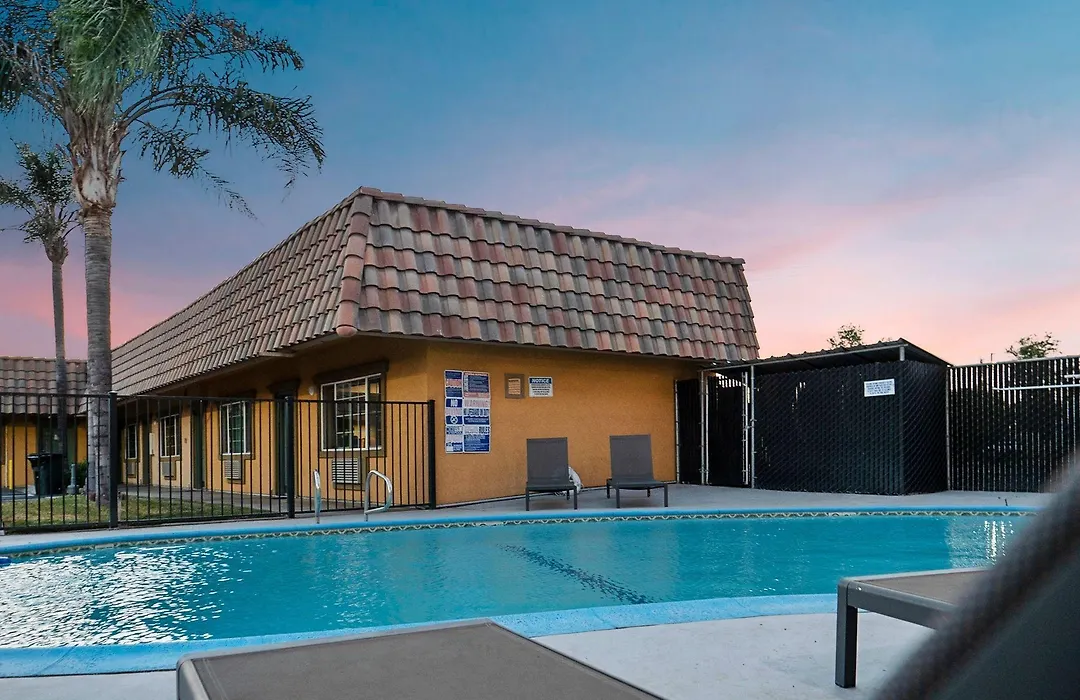 Rodeo Lodge-1