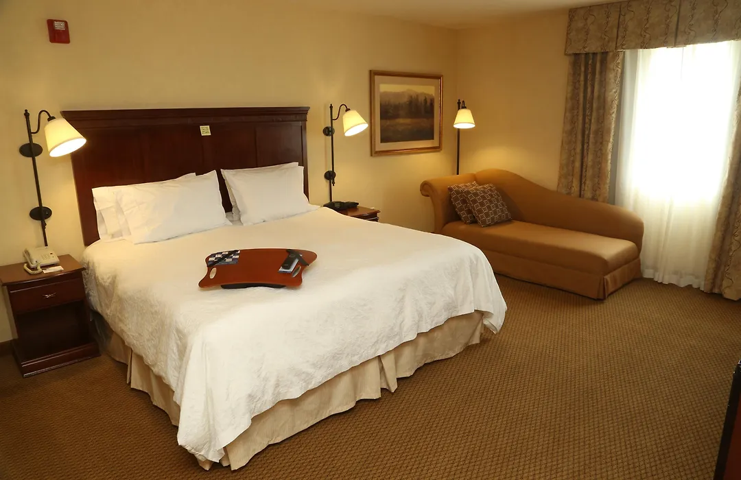 Hampton Inn & Suites Burlington-1