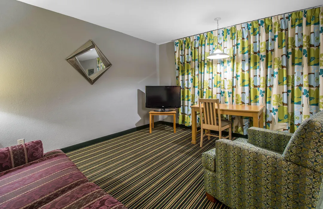 Rodeway Inn & Suites Winter Haven Chain Of Lakes-1