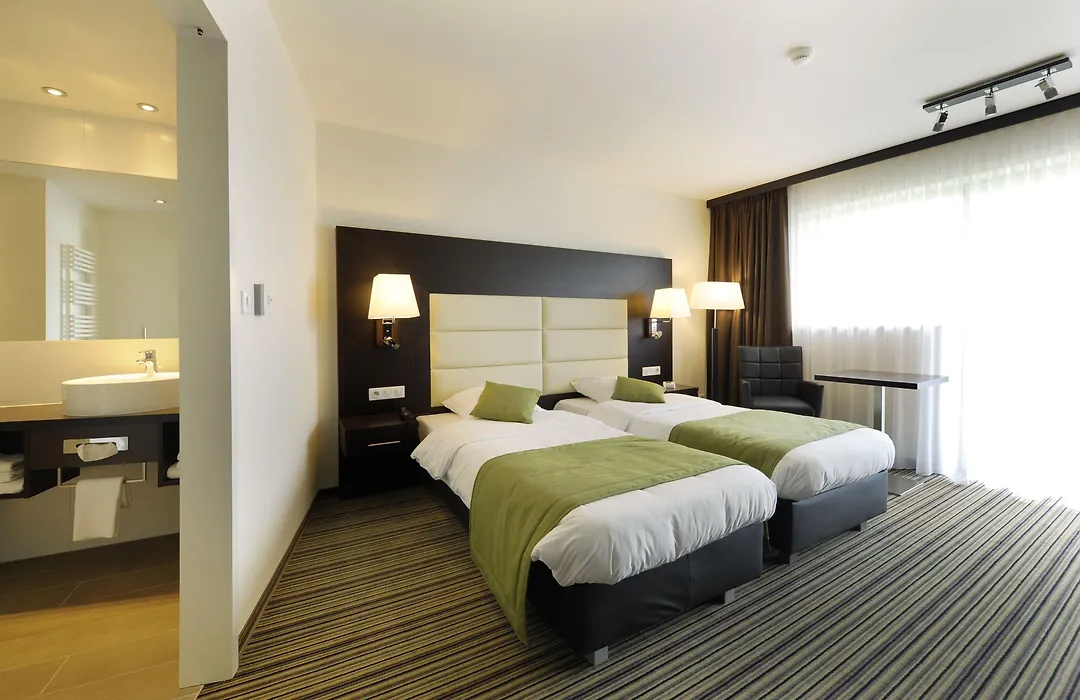 Hotel Charleroi Airport - Van Der Valk-1
