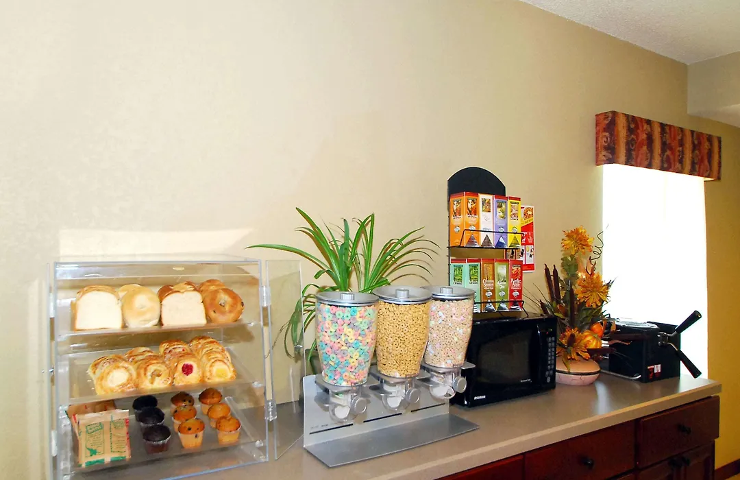 Econo Lodge Inn & Suites Kearney South-1