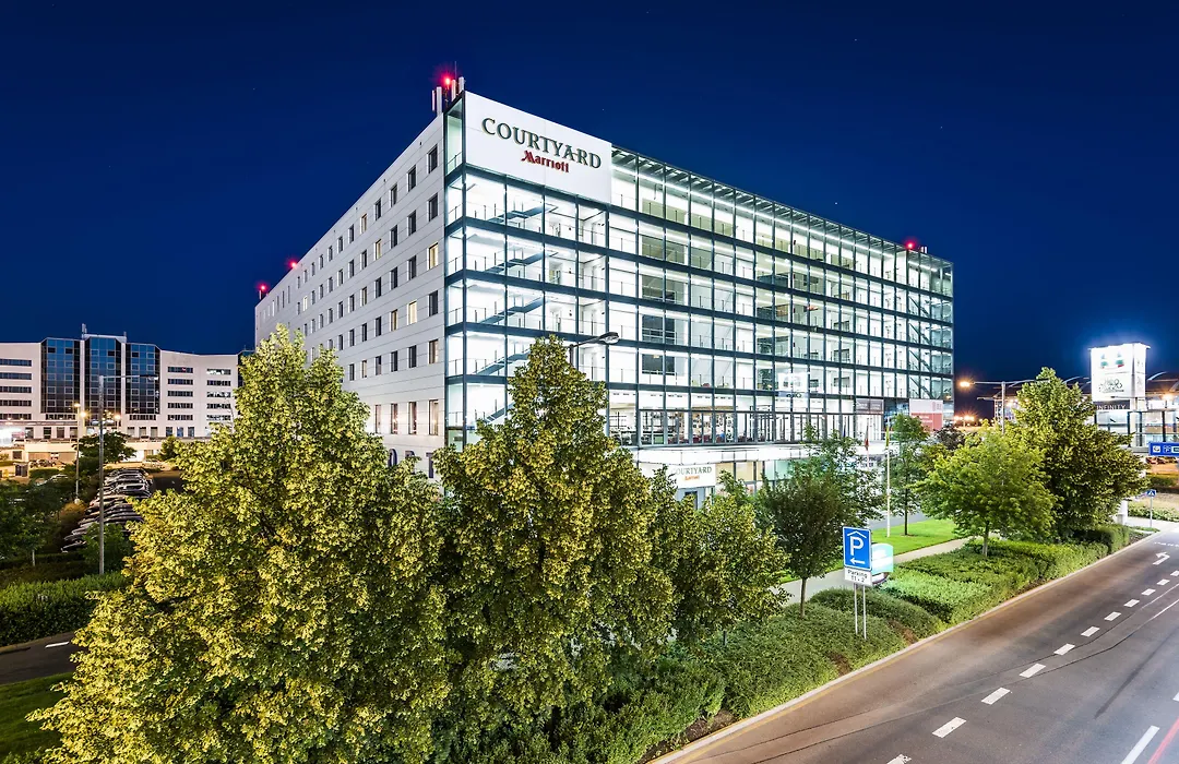 Courtyard By Marriott Prague Airport-1