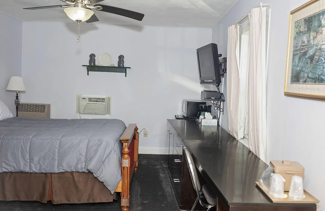 Longhouse Lodge Motel-1