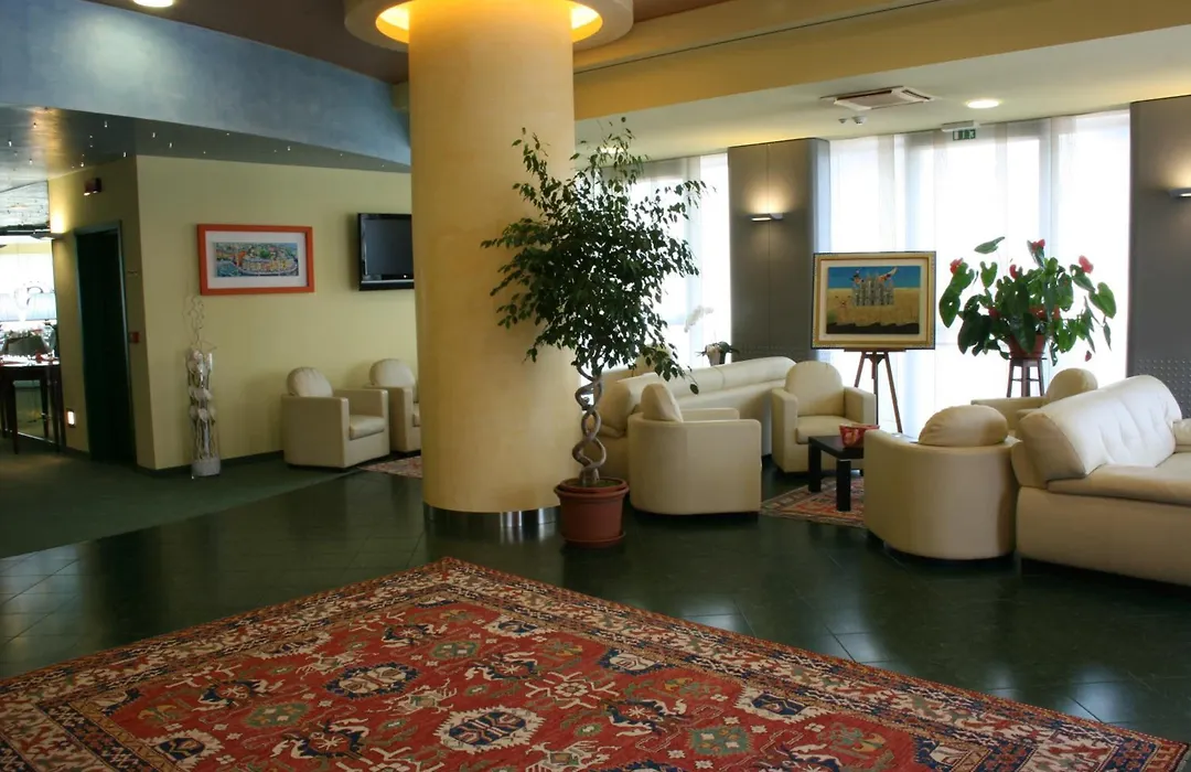 Hotel Senator-1