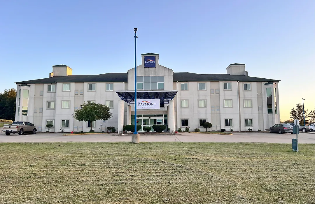 Baymont By Wyndham Kingdom City-1