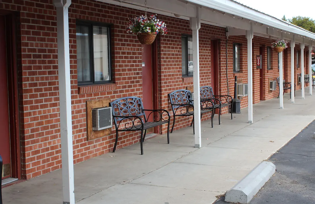 Ontario Inn-1