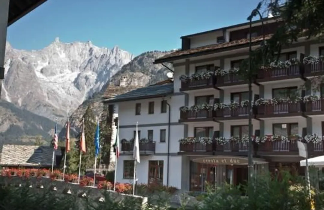 Cresta Et Duc Hotel-1