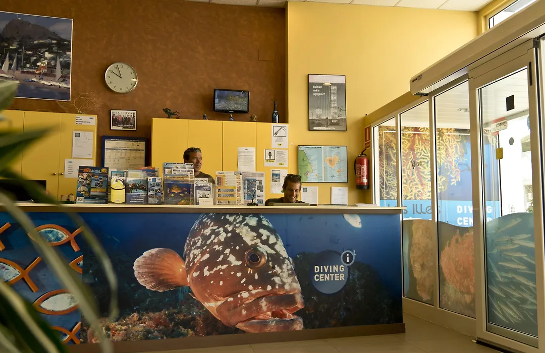 Hotel & Diving Les Illes-1