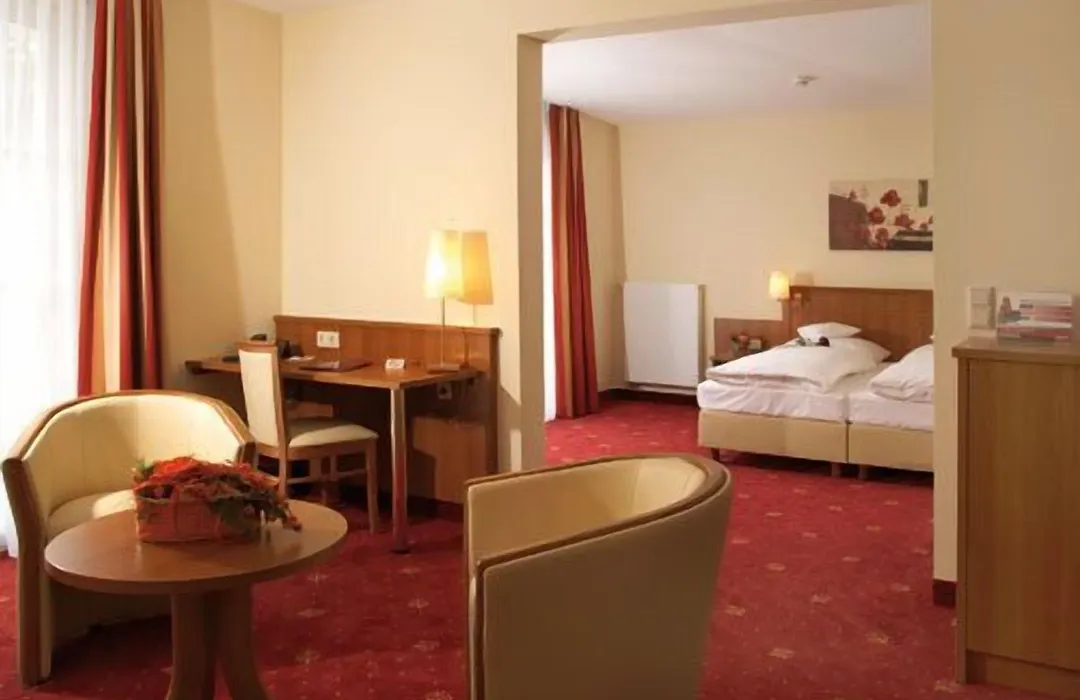 Waldhotel Nachtigall-1