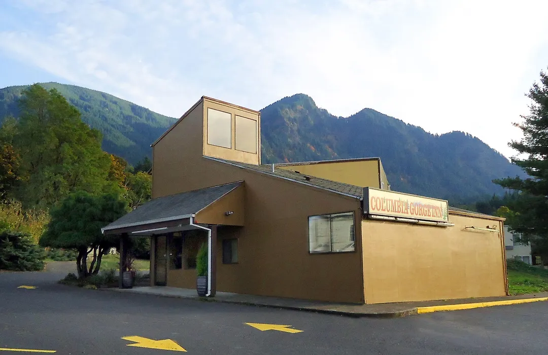 Columbia Gorge Inn-1