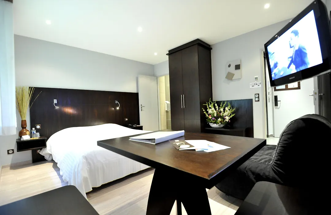 Logis Cottage Hotel-1