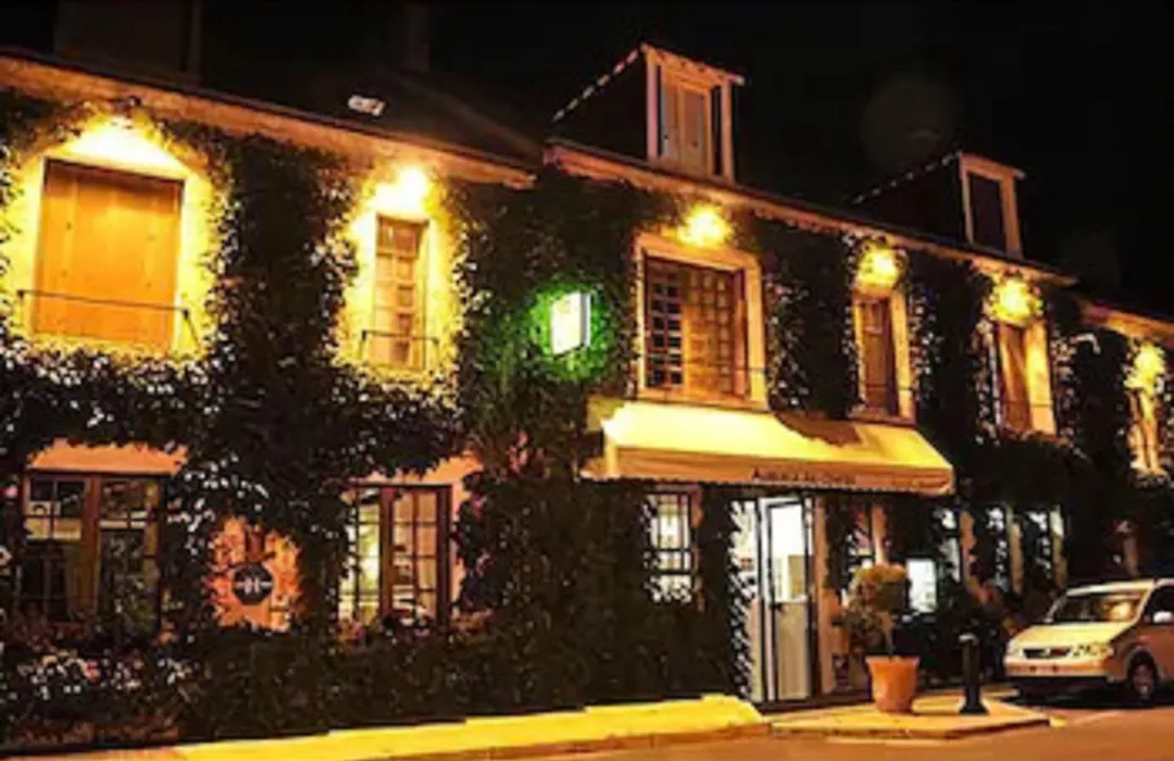 Logis Hotels Auberge Du Centre Chateaux de la Loire-1