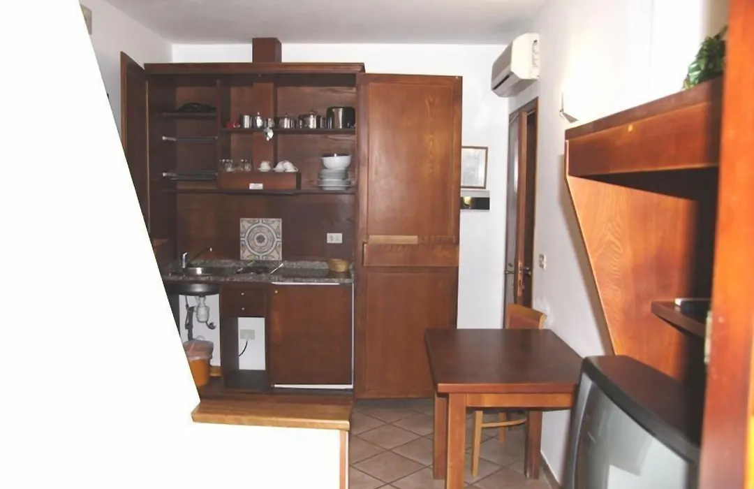 Tris Hotel-1