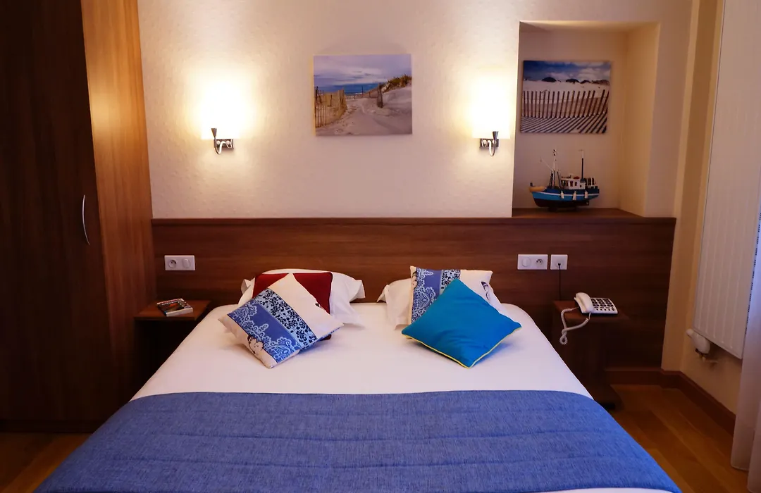 Cit'Hotel Du Port Rhu-1