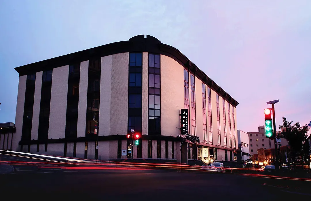 Hotel Chicoutimi, Affilie A Hyvi-1