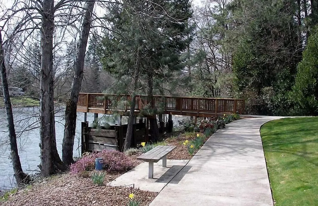 Edgewater Inn Shady Cove-1