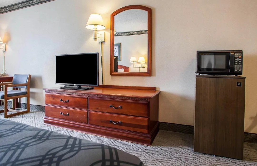 Rodeway Inn & Suites Milwaukee Airport-1