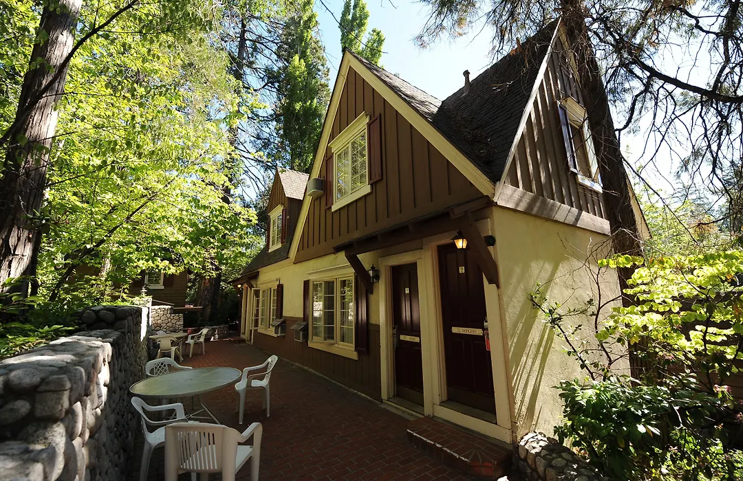 Saddleback Inn At Lake Arrowhead-1
