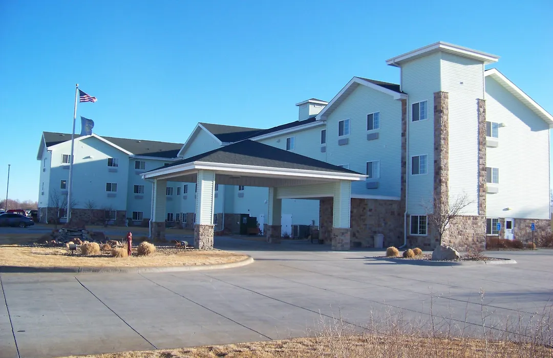 Days Inn & Suites By Wyndham Columbus Ne-1
