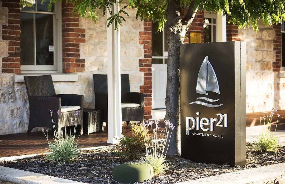 Pier 21 Riverside Apartment Hotel-1