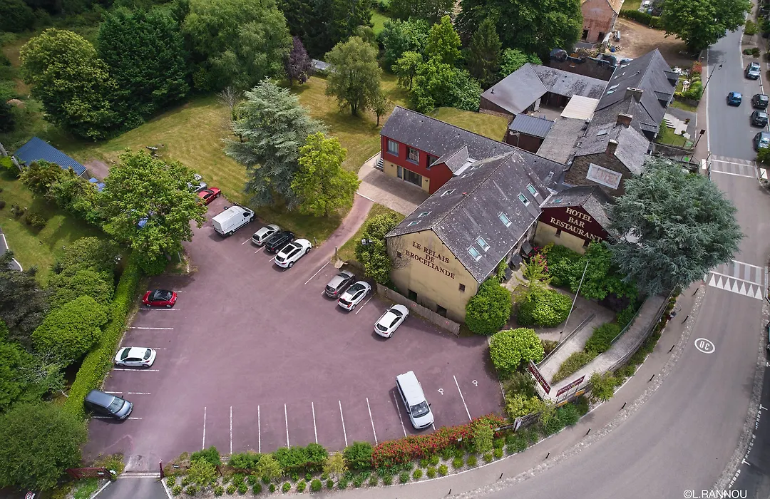 Logis Hotel, Restaurant Et Spa Le Relais De Broceliande-1