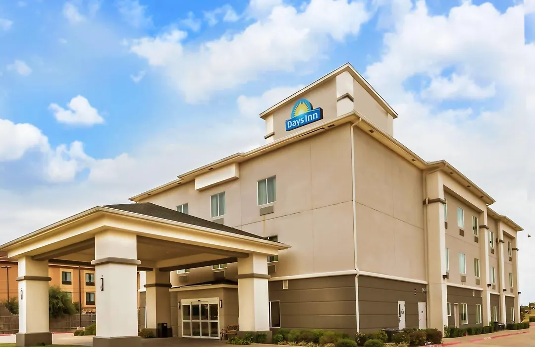 Days Inn & Suites By Wyndham Mineral Wells-1