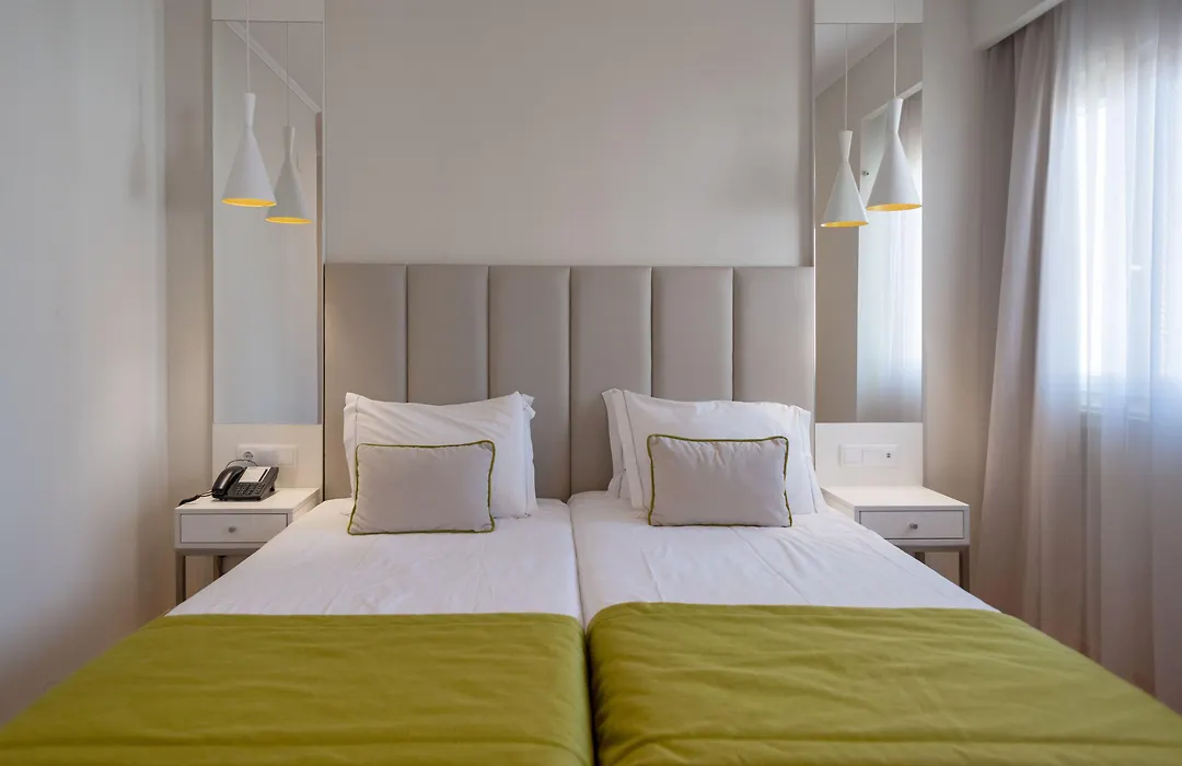 Hotel Canada-1