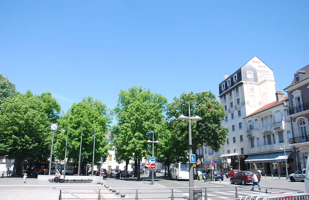 Hotel Foch-1