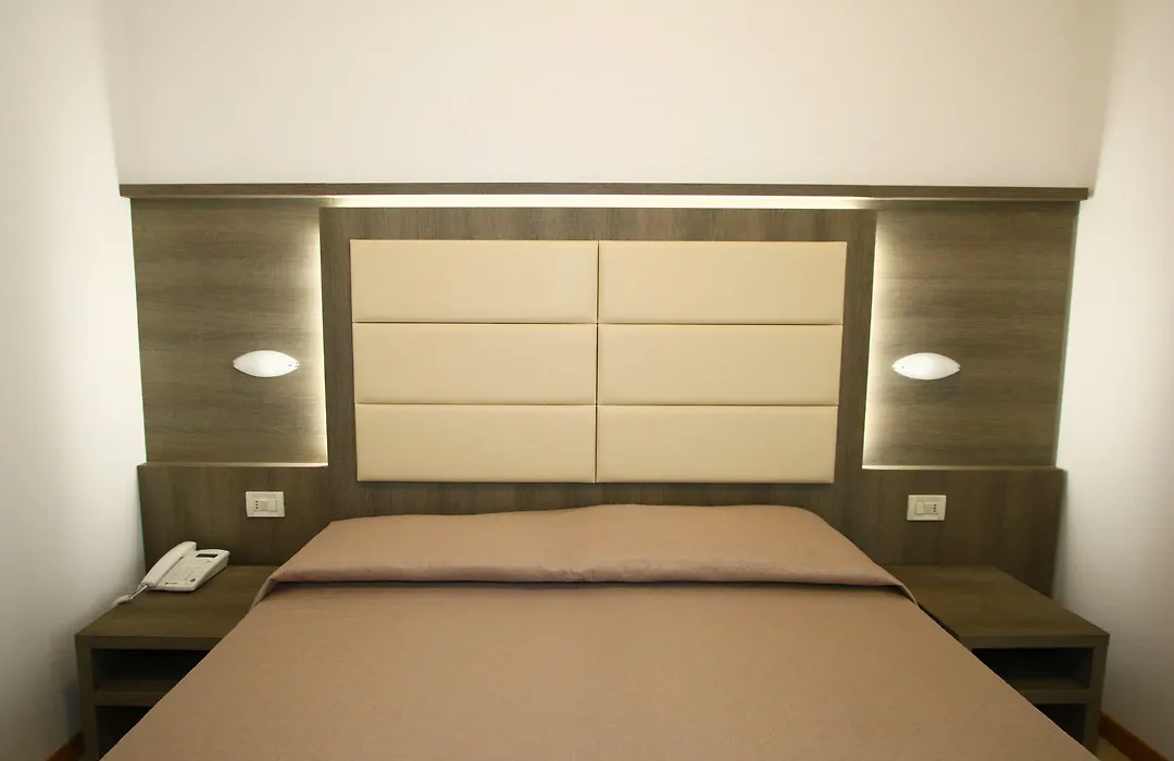 Hotel Boom-1
