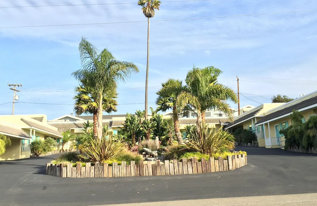 Beach Bungalow Inn And Suites-1