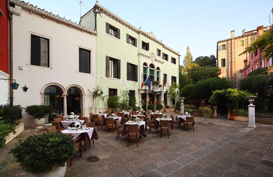 Pensione Accademia - Villa Maravege-1
