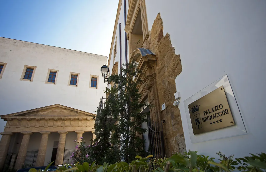Palazzo Brunaccini Boutique Hotel-1