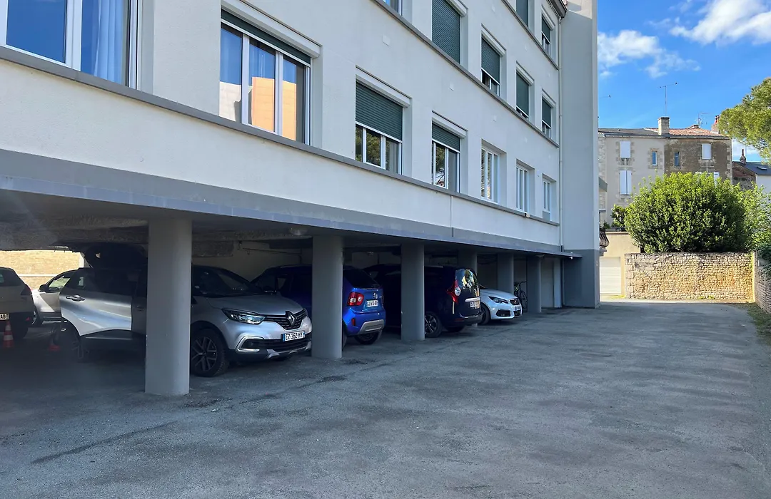 Brit Hotel du Parc Niort-1