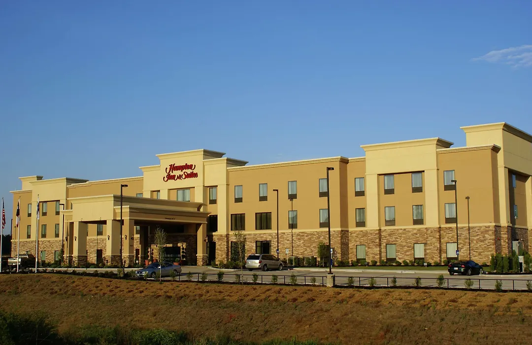 Hampton Inn & Suites Center-1